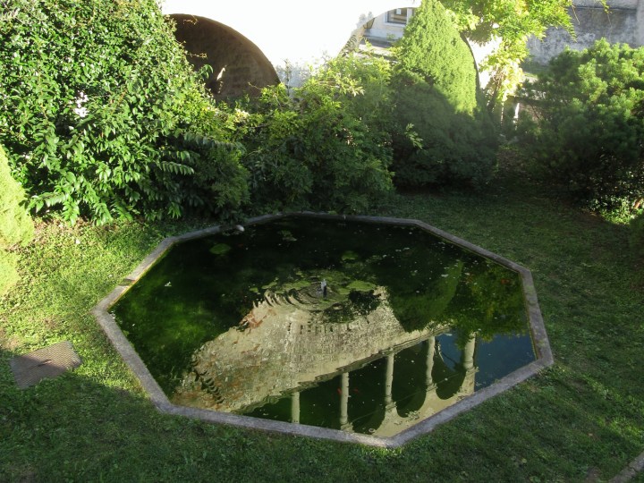 Reflections on the octagone